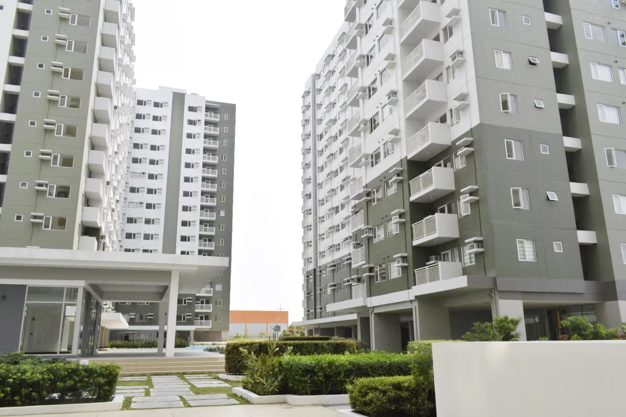 Facade at Avida Towers One Union Place Tower 3, Arca South