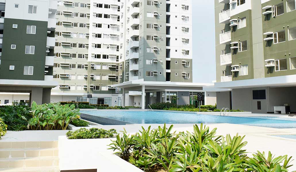 Swimming pool at Avida Towers One Union Place Tower 3, Arca South