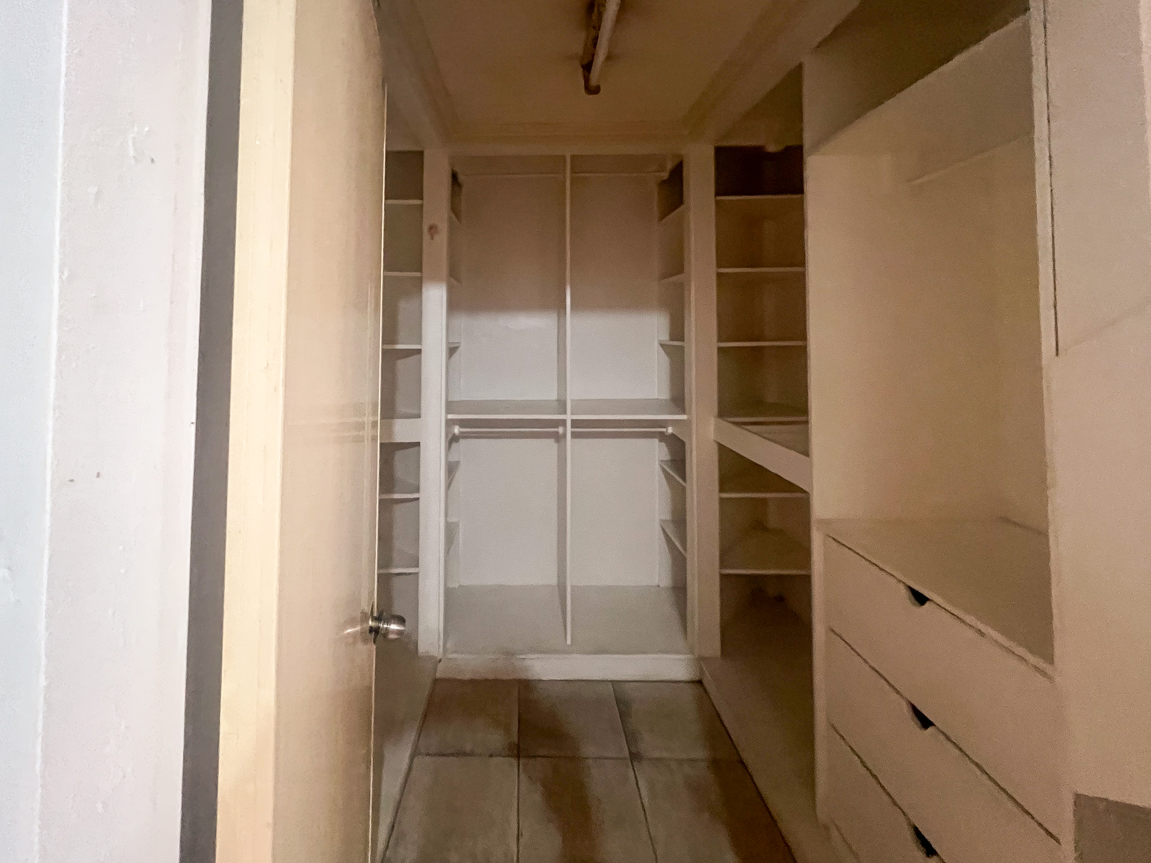 Concorde Tambo - Walk-in closet